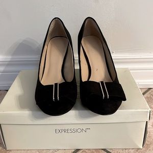 Expression Blade Suede Pumps Sz 7